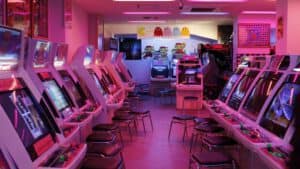 gaming-halle-mit-pacman-us-300x169-2